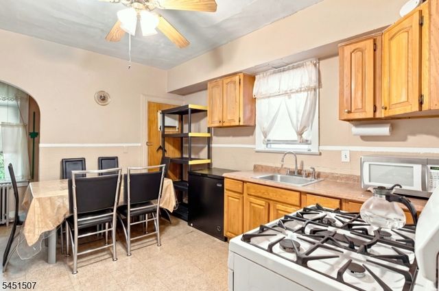 102 Claremont Ave, Jersey City, NJ 07305