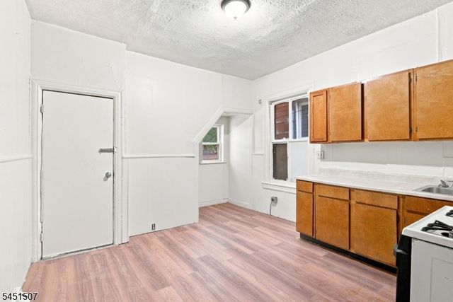 102 Claremont Ave, Jersey City, NJ 07305