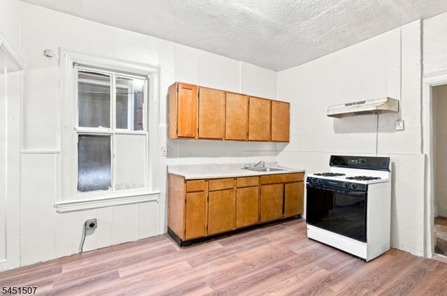 102 Claremont Ave, Jersey City, NJ 07305