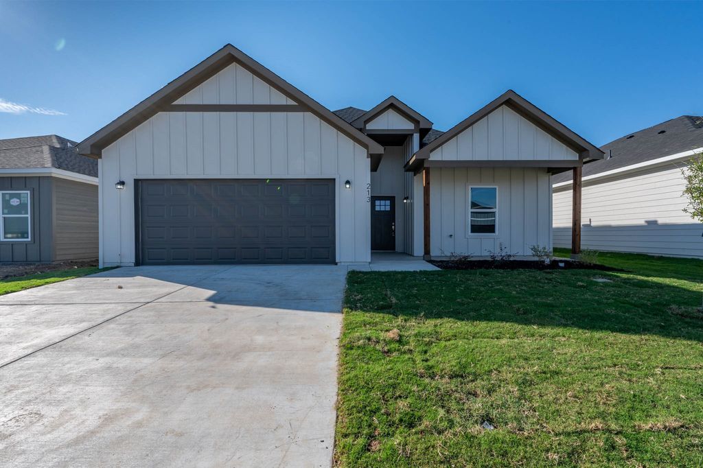 213 Marble Creek Drive, Fort Worth, TX 76131