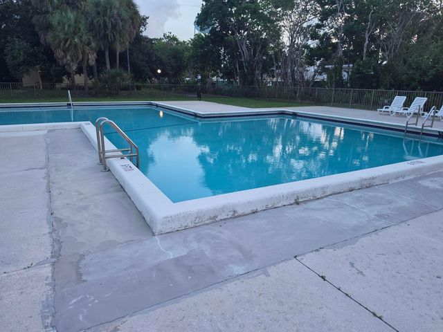 733 SE 1st Way 102, Deerfield Beach, FL 33441