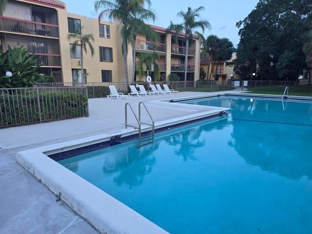 733 SE 1st Way 102, Deerfield Beach, FL 33441