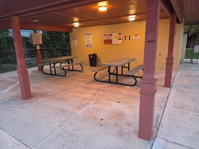 733 SE 1st Way 102, Deerfield Beach, FL 33441
