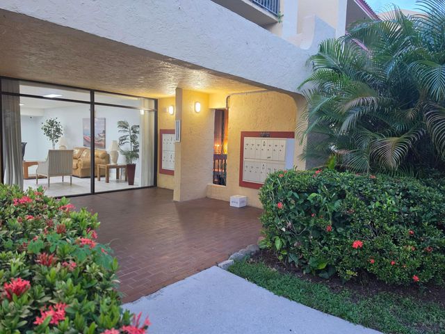 733 SE 1st Way 102, Deerfield Beach, FL 33441
