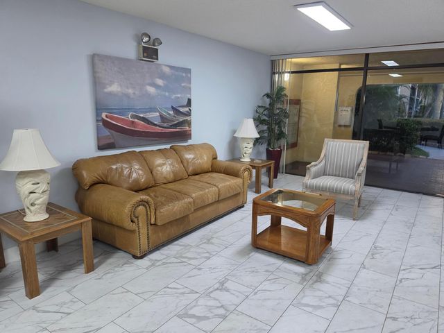 733 SE 1st Way 102, Deerfield Beach, FL 33441