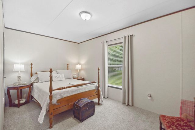 106 N 3rd Street, Highlands, TX 77562