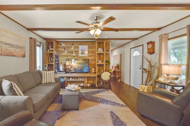 106 N 3rd Street, Highlands, TX 77562