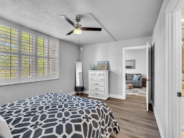 9340 Lagoon Pl 303, Davie, FL 33324