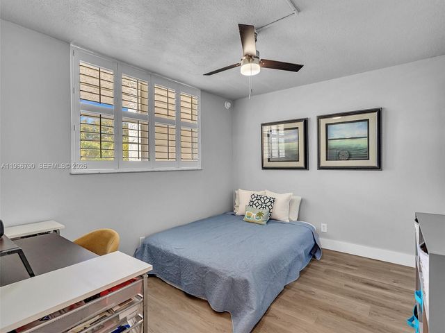 9340 Lagoon Pl 303, Davie, FL 33324