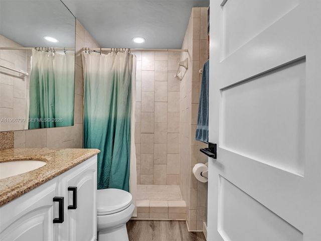 9340 Lagoon Pl 303, Davie, FL 33324