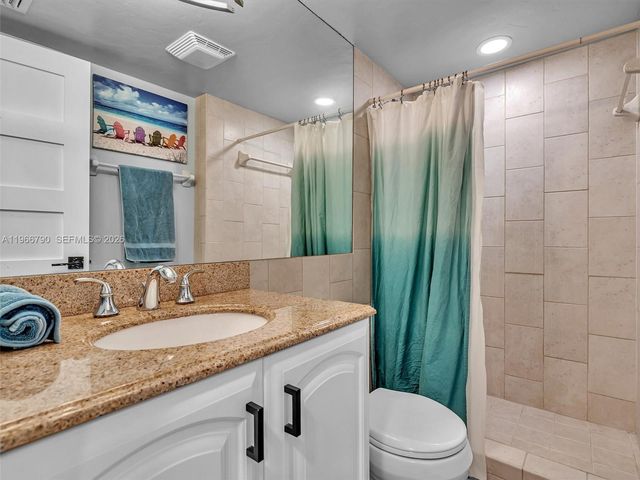 9340 Lagoon Pl 303, Davie, FL 33324