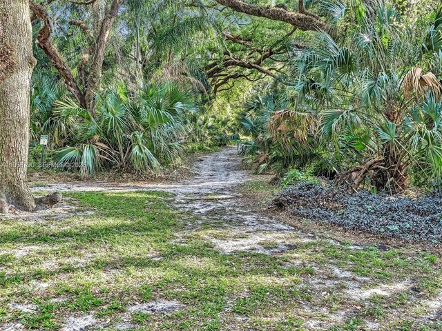 9340 Lagoon Pl 303, Davie, FL 33324