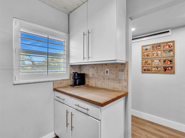 9340 Lagoon Pl 303, Davie, FL 33324