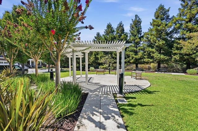 936 Valencia Avenue, Mountain View, CA 94040