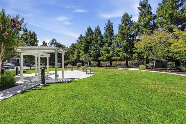 936 Valencia Avenue, Mountain View, CA 94040