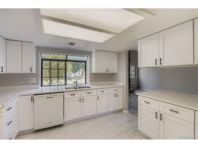 12440 E Pacific Cir B, Aurora, CO 80014