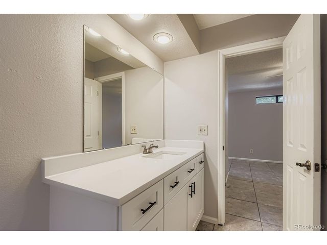 12440 E Pacific Cir B, Aurora, CO 80014