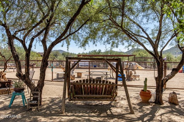 1113 E Johnson Road, New River, AZ 85087