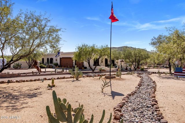 1113 E Johnson Road, New River, AZ 85087