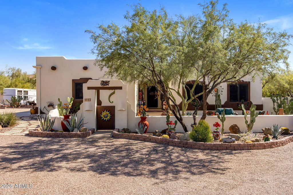 1113 E Johnson Road, New River, AZ 85087