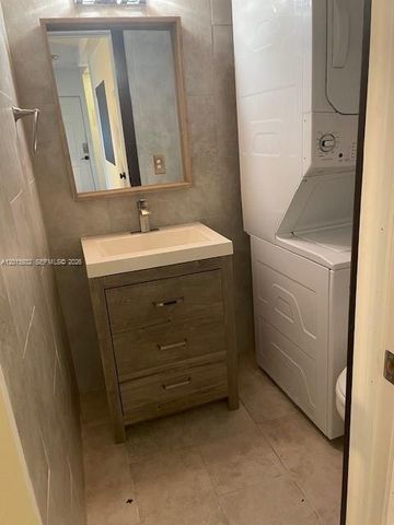 807 W Oakland Park Blvd G2, Oakland Park, FL 33311