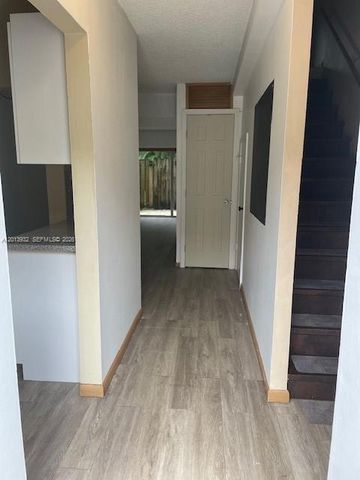 807 W Oakland Park Blvd G2, Oakland Park, FL 33311