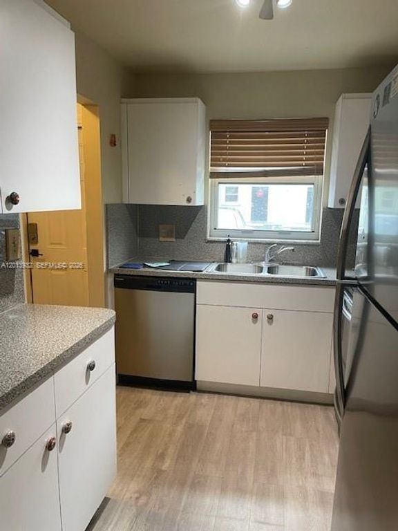 807 W Oakland Park Blvd G2, Oakland Park, FL 33311