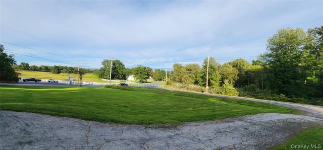 613-615 Salt Point Turnpike, Hyde Park, NY 12601