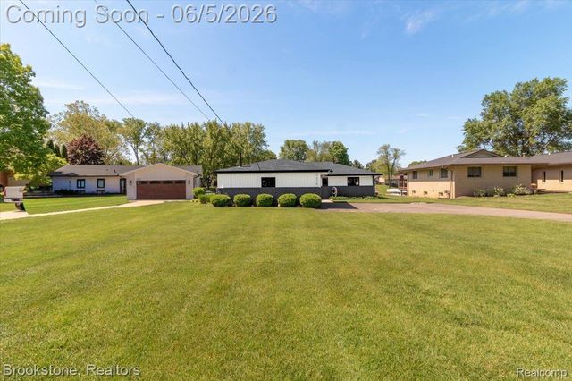 3378 Kingsway Drive, Highland Charter Township, MI 48356