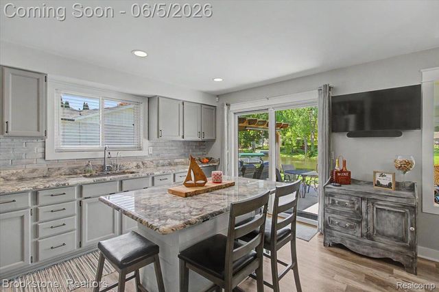 3378 Kingsway Drive, Highland Charter Township, MI 48356