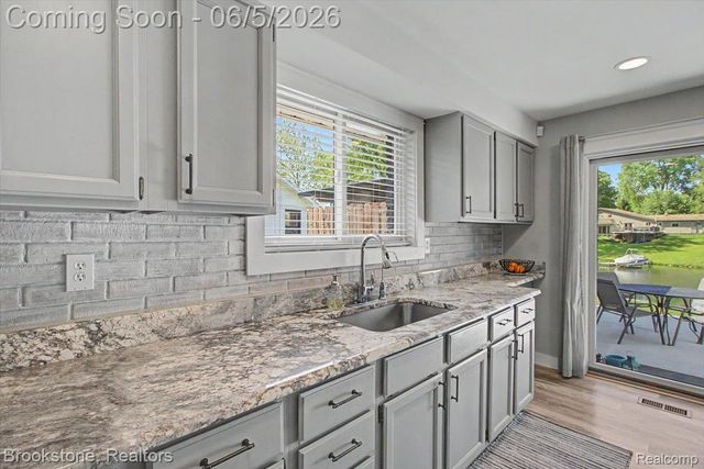 3378 Kingsway Drive, Highland Charter Township, MI 48356