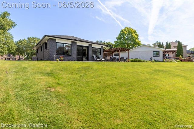 3378 Kingsway Drive, Highland Charter Township, MI 48356