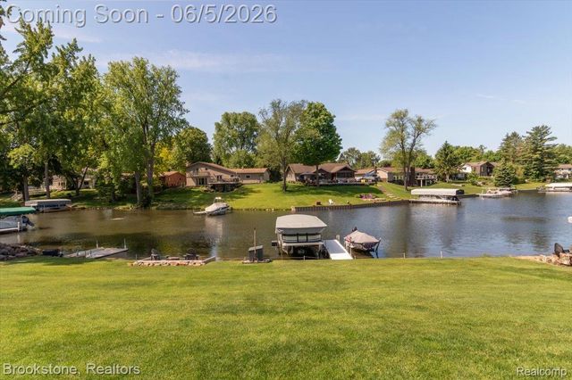3378 Kingsway Drive, Highland Charter Township, MI 48356