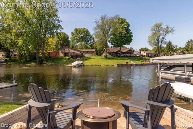 3378 Kingsway Drive, Highland Charter Township, MI 48356