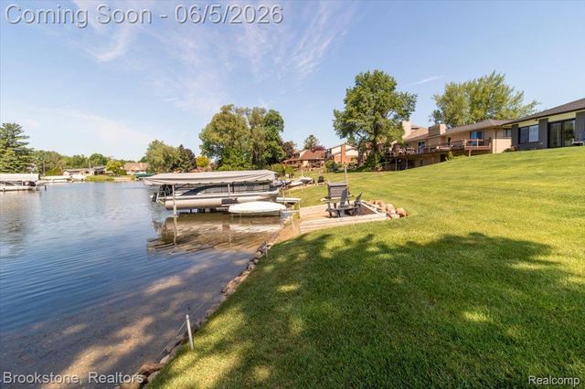 3378 Kingsway Drive, Highland Charter Township, MI 48356