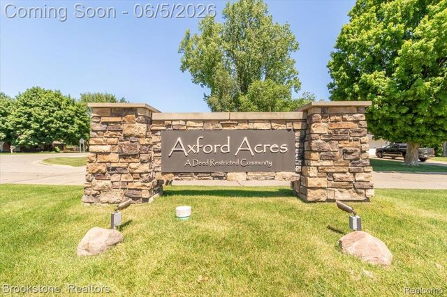 3378 Kingsway Drive, Highland Charter Township, MI 48356