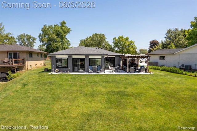 3378 Kingsway Drive, Highland Charter Township, MI 48356