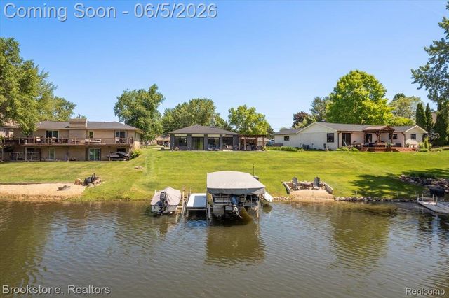 3378 Kingsway Drive, Highland Charter Township, MI 48356