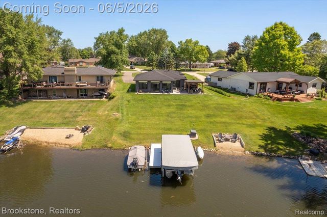3378 Kingsway Drive, Highland Charter Township, MI 48356
