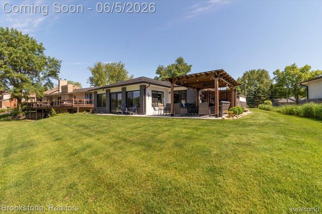 3378 Kingsway Drive, Highland Charter Township, MI 48356