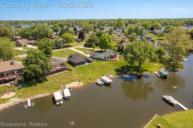 3378 Kingsway Drive, Highland Charter Township, MI 48356