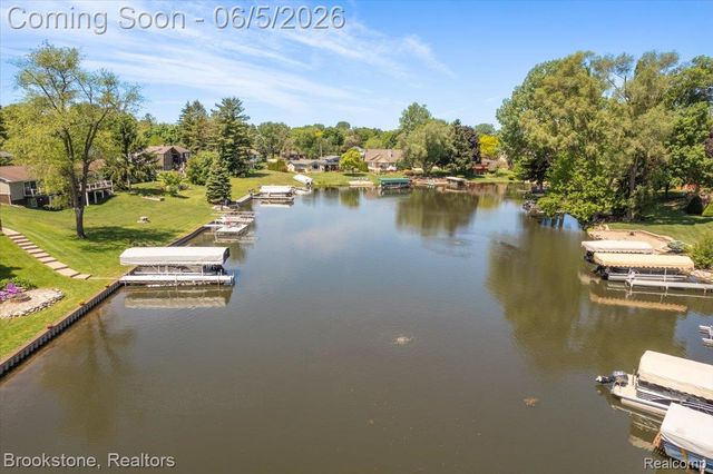 3378 Kingsway Drive, Highland Charter Township, MI 48356