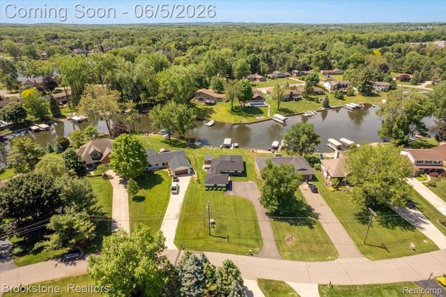 3378 Kingsway Drive, Highland Charter Township, MI 48356