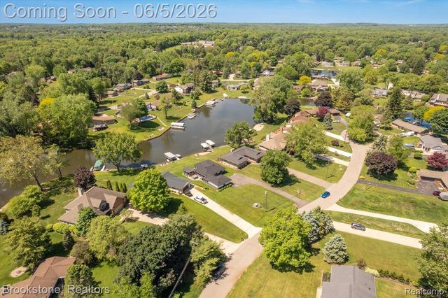 3378 Kingsway Drive, Highland Charter Township, MI 48356