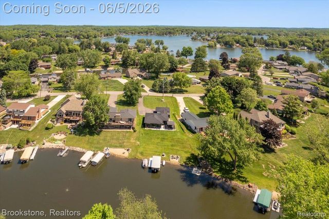 3378 Kingsway Drive, Highland Charter Township, MI 48356