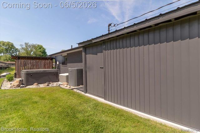 3378 Kingsway Drive, Highland Charter Township, MI 48356