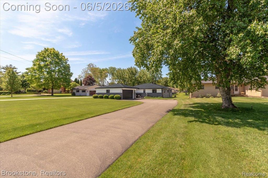 3378 Kingsway Drive, Highland Charter Township, MI 48356