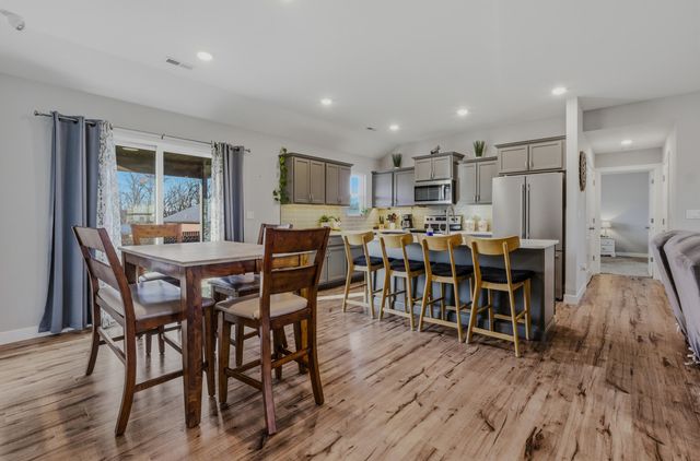 6430 GAIL CT, Hallsville, MO 65255