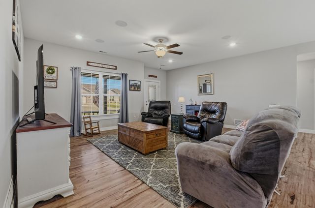 6430 GAIL CT, Hallsville, MO 65255