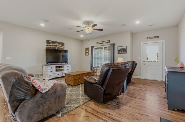 6430 GAIL CT, Hallsville, MO 65255